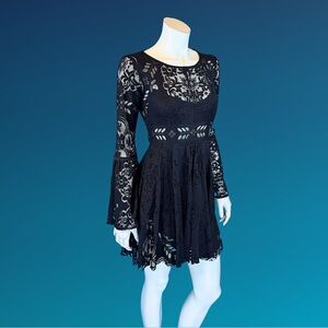 Free People Black Lace LOVER’S FOLK SONG Bell Sleeve Mini Dress 0 XS